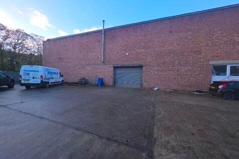Warehouse to rent in keighley