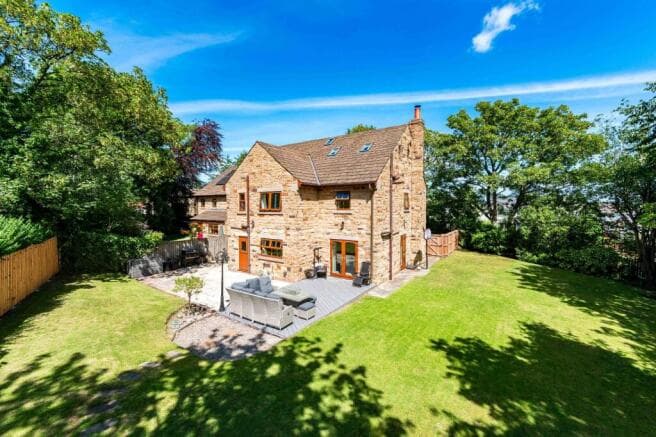 7 bed Detached for sale in pudsey