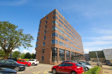 Office to rent in wakefield