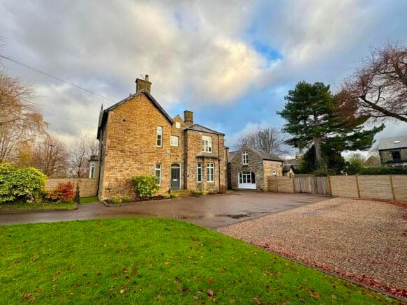 4 bed Semi-Detached to rent in sheffield