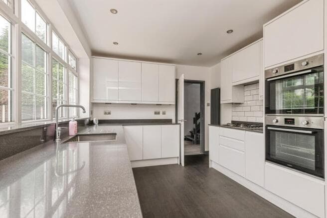 4 bed Detached for sale in pudsey