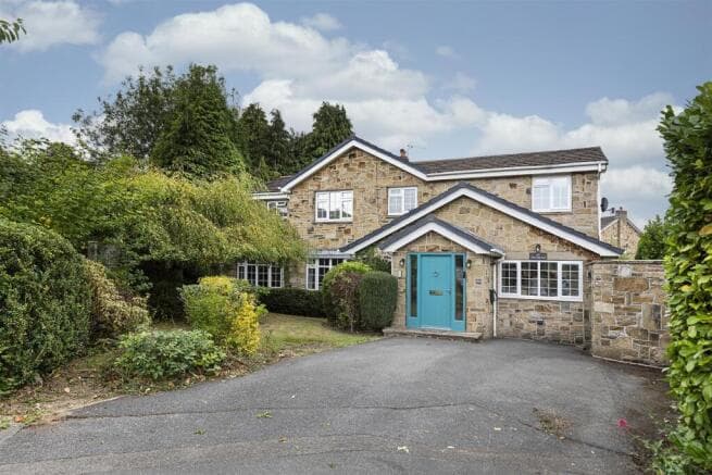 5 bed Detached for sale in huddersfield