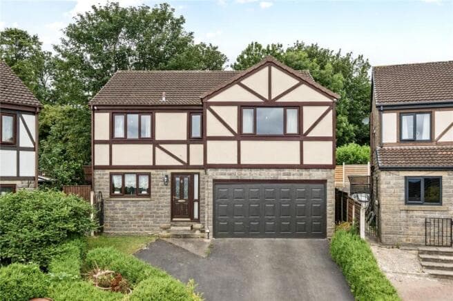 5 bed Detached for sale in pudsey