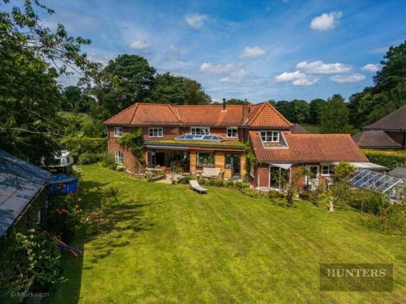 6 bed Detached for sale in scarborough