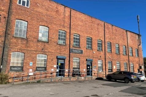 Commercial Property to rent in wakefield