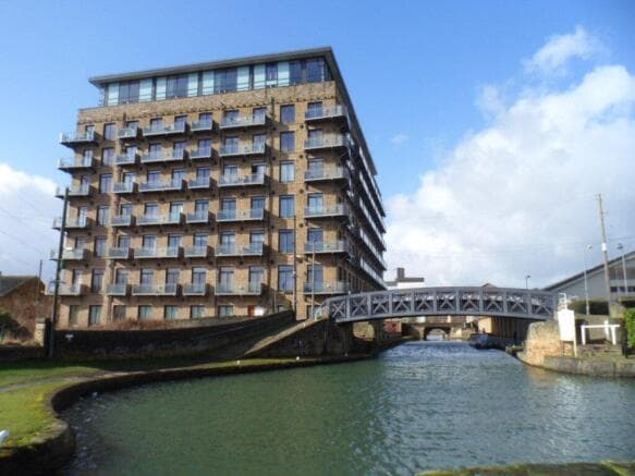 1 bed Apartment to rent in brighouse