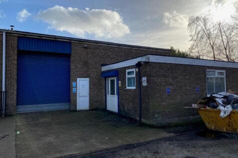 Distribution Warehouse to rent in castleford