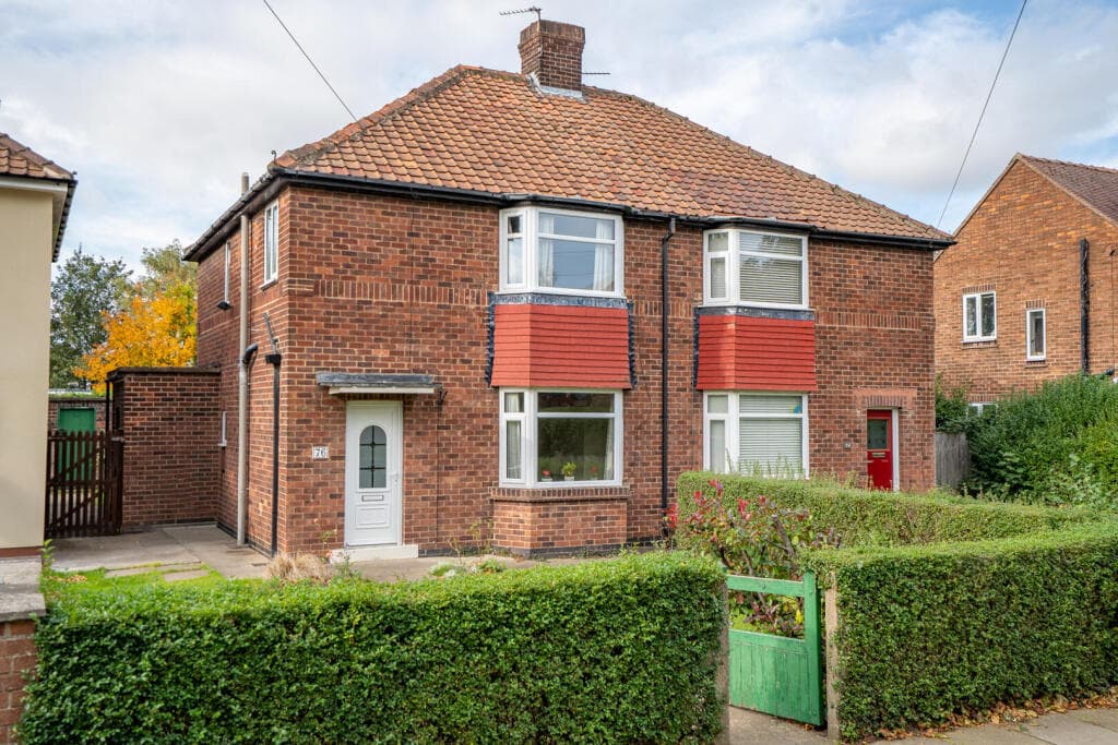 3 Bedroom Semi-Detached House For Sale In Askham Lane, York, Yo24 in york