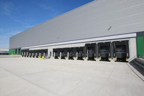 Distribution Warehouse to rent in leeds