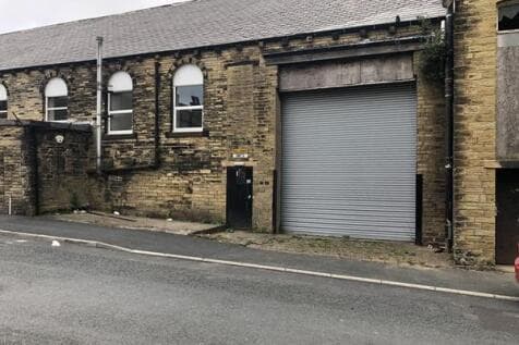 Light Industrial to rent in halifax