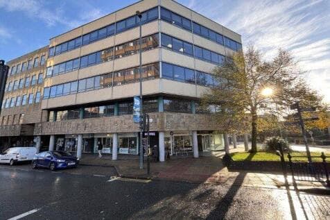 Office to rent in huddersfield