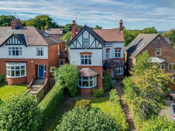 6 bed Detached for sale in wakefield