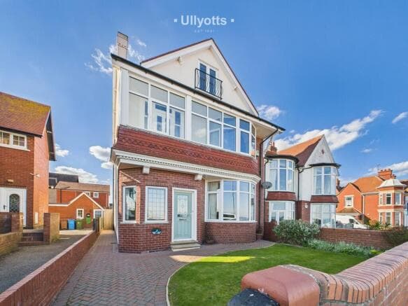 7 bed Detached for sale in bridlington